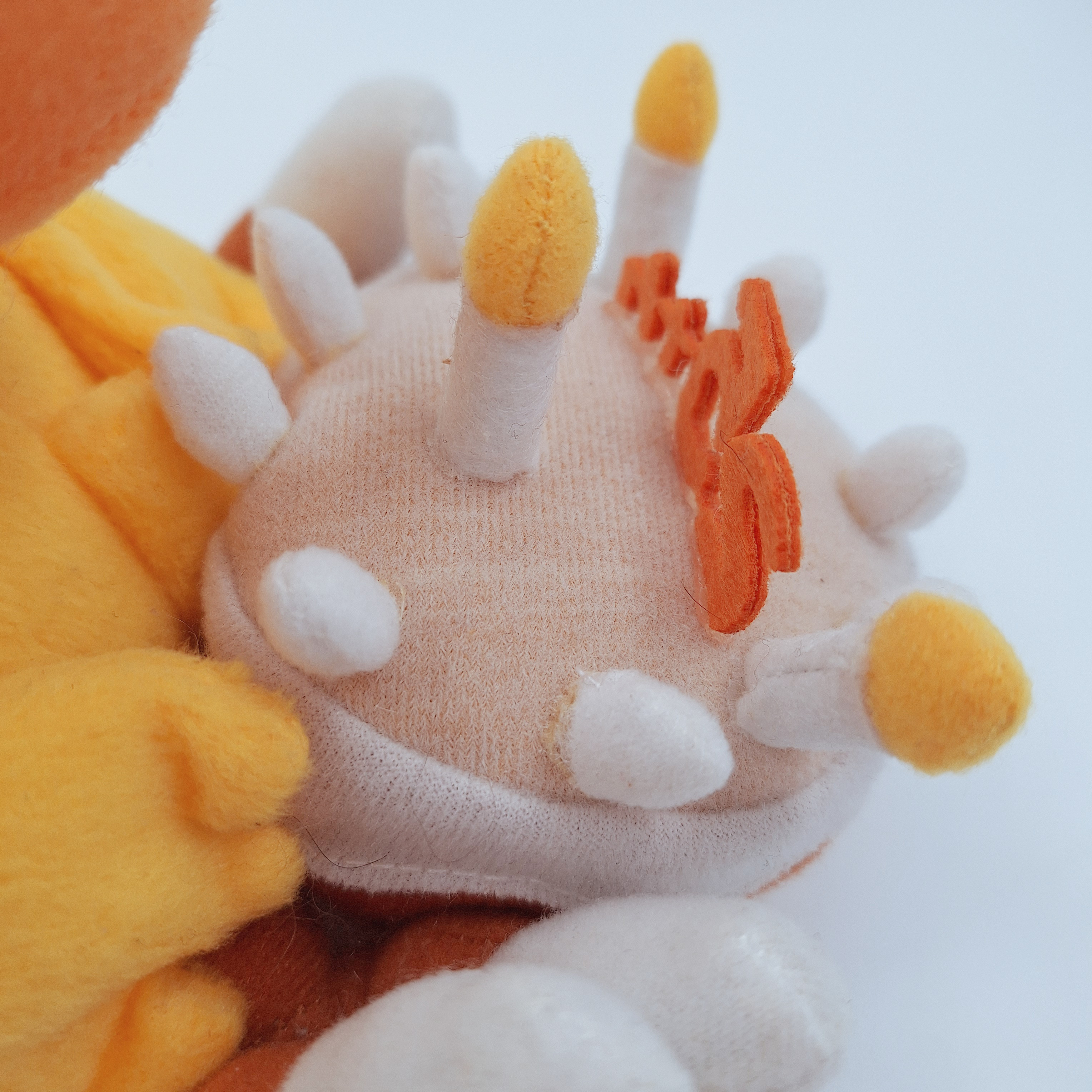 Peluche Chocobo « 25 th Anniversary » de la saga de jeux vidéo Final fantasy de la marque Square Enix. Très bon état - Vue 7 - 